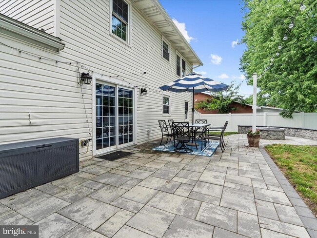 Building Photo - 7896 Pavilion Dr