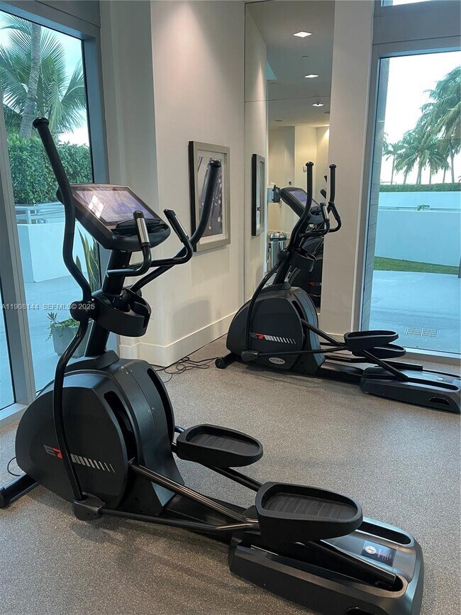 Building Photo - 350 S Miami Ave