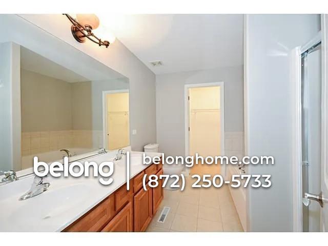 Building Photo - 850 Jameson Ct W