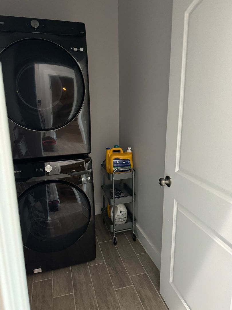 Building Photo - 127 Juanita Ct