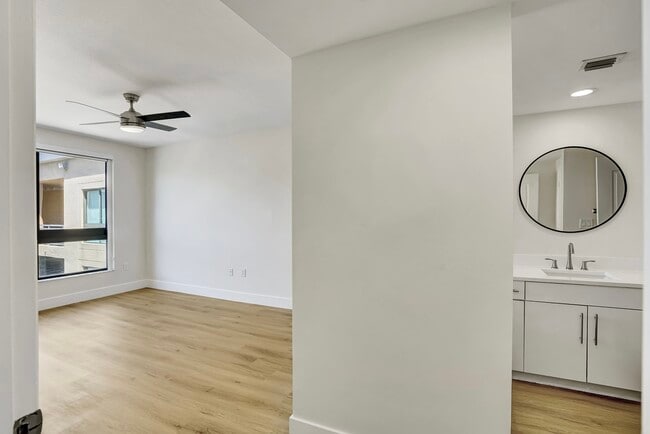 Building Photo - 110 N Federal Hwy