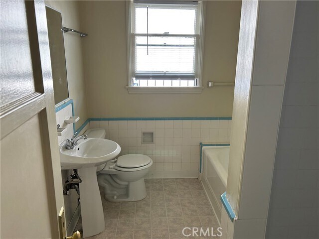 Building Photo - 1365 Masselin Ave