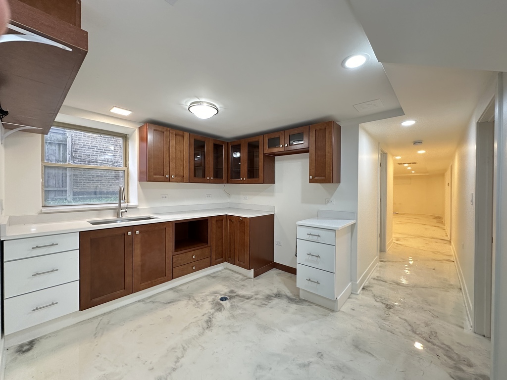 Building Photo - 2537 N Kildare Ave