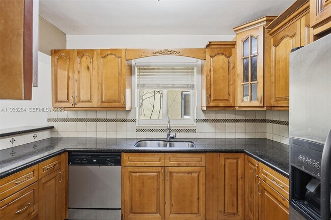 Building Photo - 2120 SW 16th St