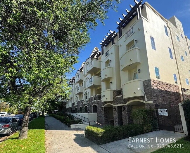 Building Photo - 14242 Burbank Blvd