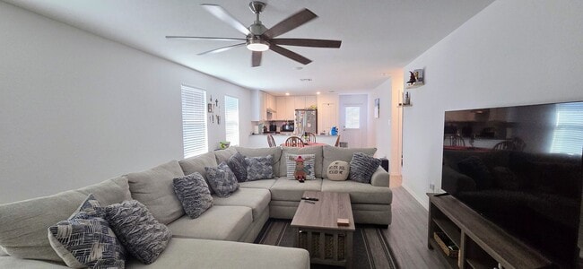 Building Photo - MOVE IN SPECIAL 50% Off 1st Month Rent Northwest San Antonio Waterwheel Home