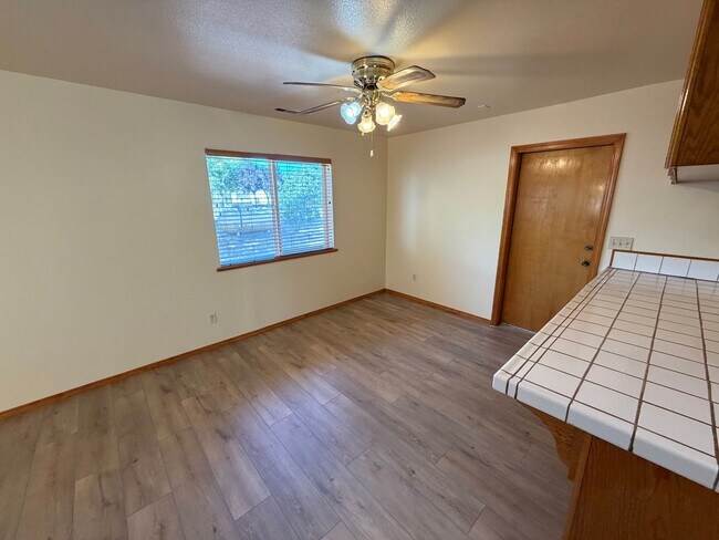 Building Photo - 3 Bed 2 Bath Country Home
