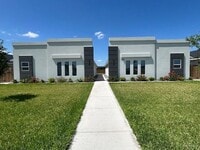 Building Photo - 20 Country Club Dr