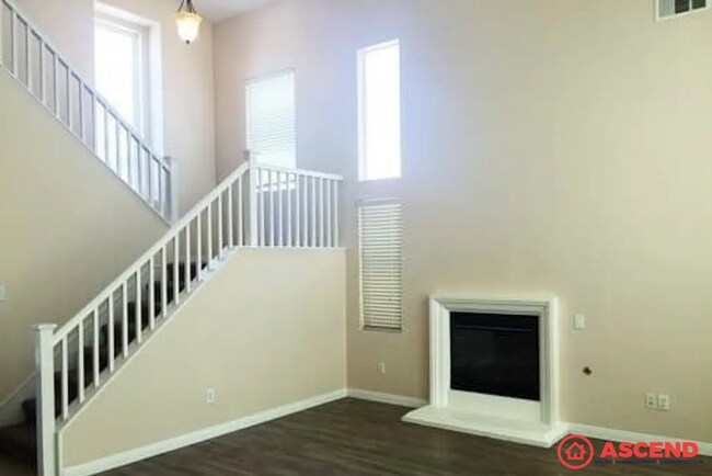 Building Photo - 10401 Sterling Silver St