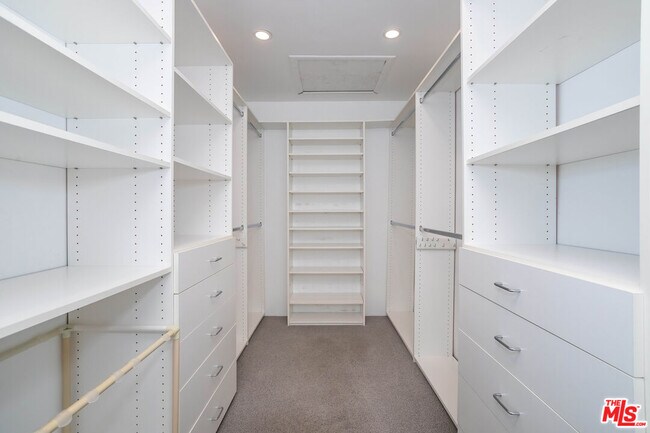 Building Photo - 1260 Linda Flora Dr