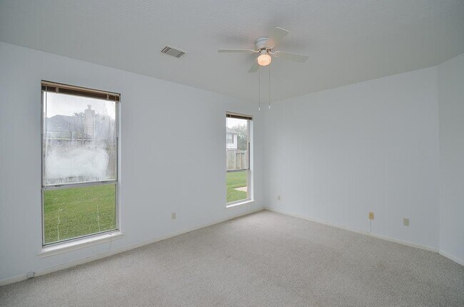 Building Photo - 139 Skycrest Dr