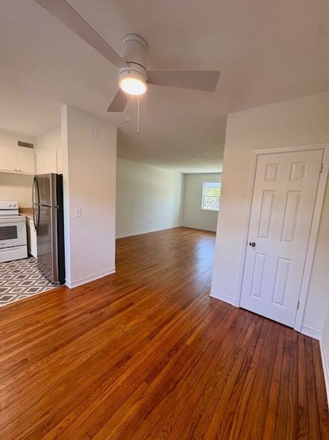 Building Photo - Fully Renovated Three Bedroom Condo 10 mins from MUSC - Off the Greenway!