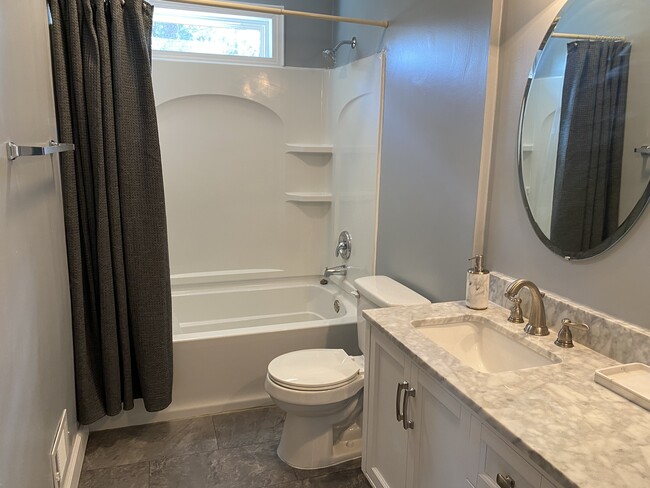 Main bathroom. - 1101 Brookwood Cir