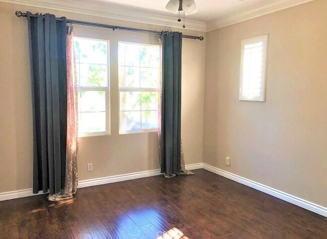 Building Photo - 243 Dewdrop