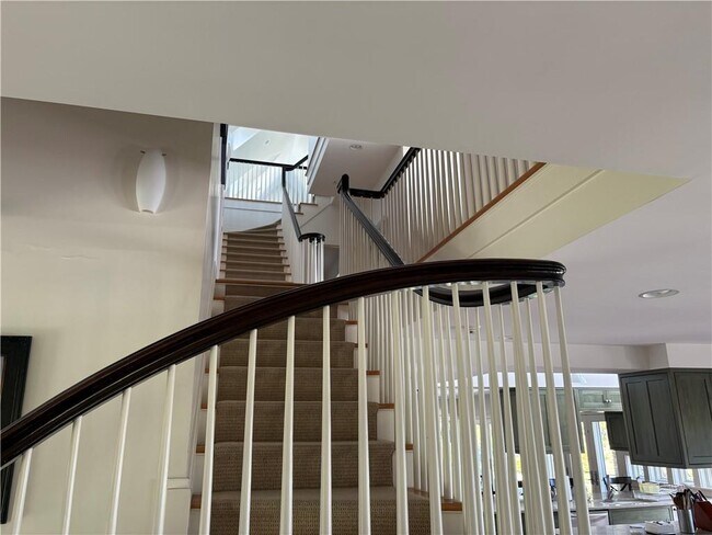 Building Photo - 167 Walcott Ave