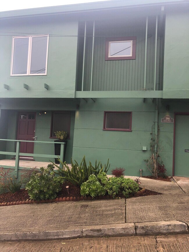 Building Photo - 394 Cresta Vista Dr