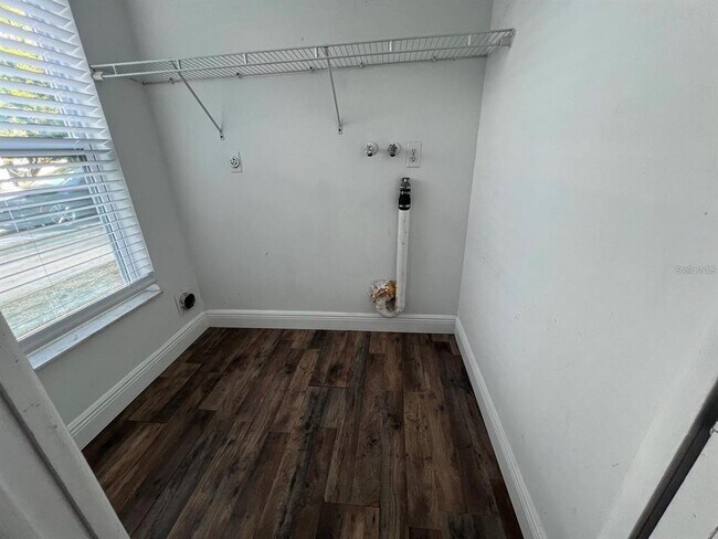 Building Photo - 2072 Los Lomas Dr