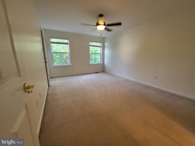 Building Photo - 284 Flagstone Rd