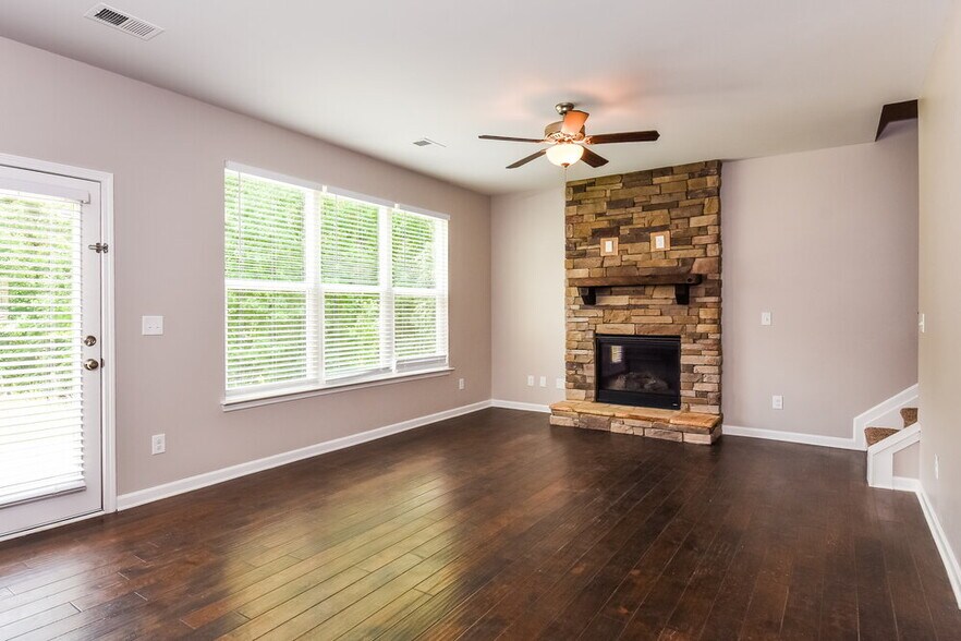Building Photo - 4025 Tarnwood Pl