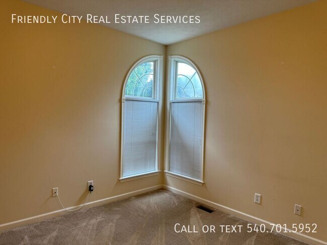 Building Photo - Beautiful Duplex at Spring Oaks