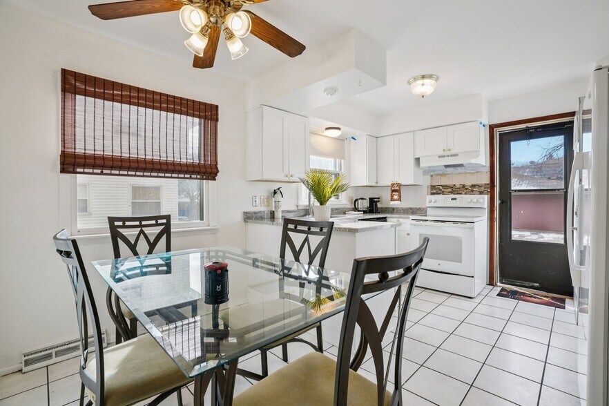 Building Photo - 10783 W Appleton Ave