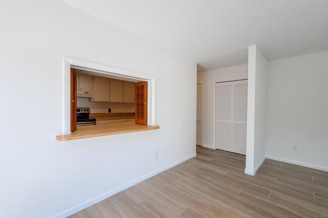Building Photo - 125 S Palmway