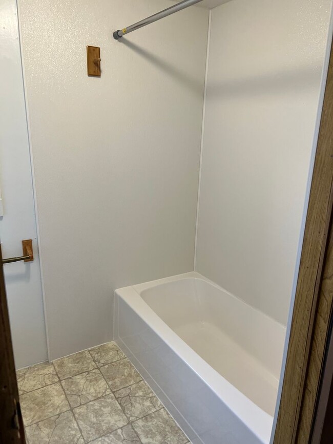 Building Photo - 2 Bed 2 Bath Mobile Home Sitting On 1 Acre