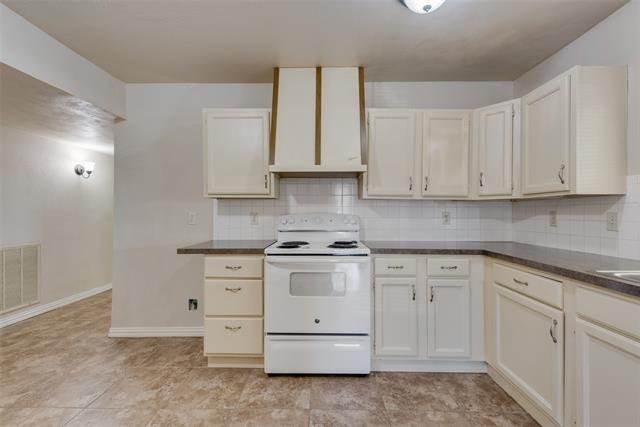 Building Photo - 2426 Denmark Dr