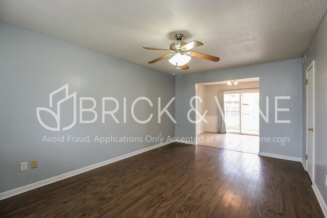 Building Photo - 1008 NW 6th Pl