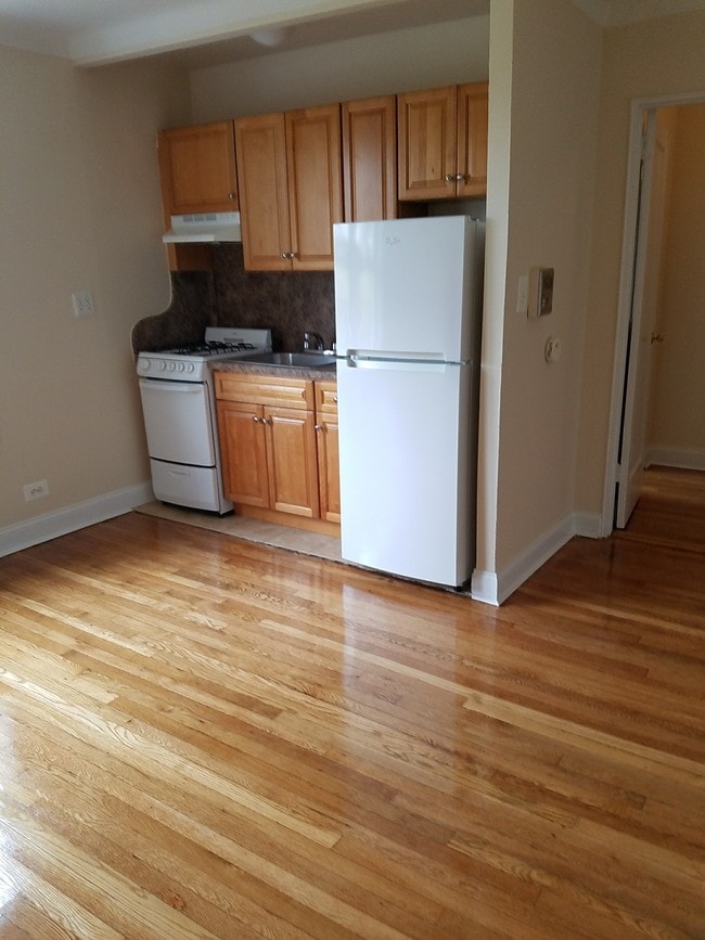 Primary Photo - 49 Murdock Ct