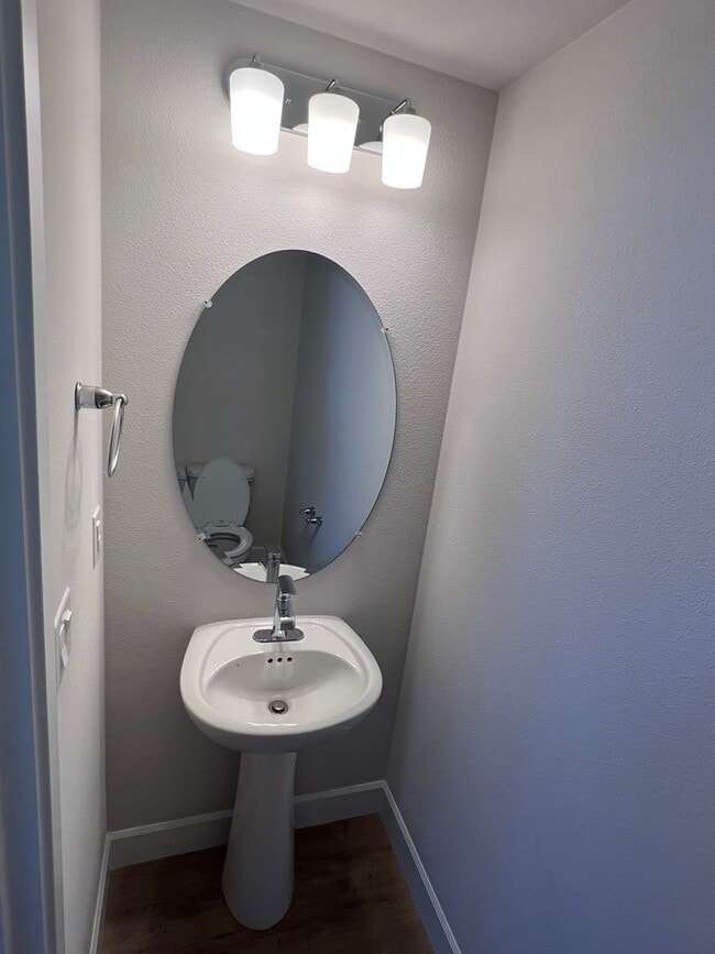 Building Photo - Beautiful 4 Bedroom 3.5 BA Home! Mother in Law Suite, Attached Garage & Top floor Bonus Room!