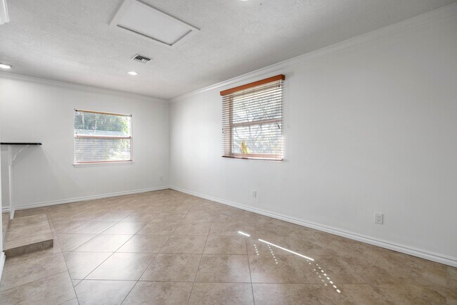 Building Photo - 3697 Holly Dr