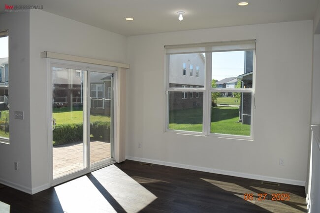 Building Photo - 49577 Shoreline Dr