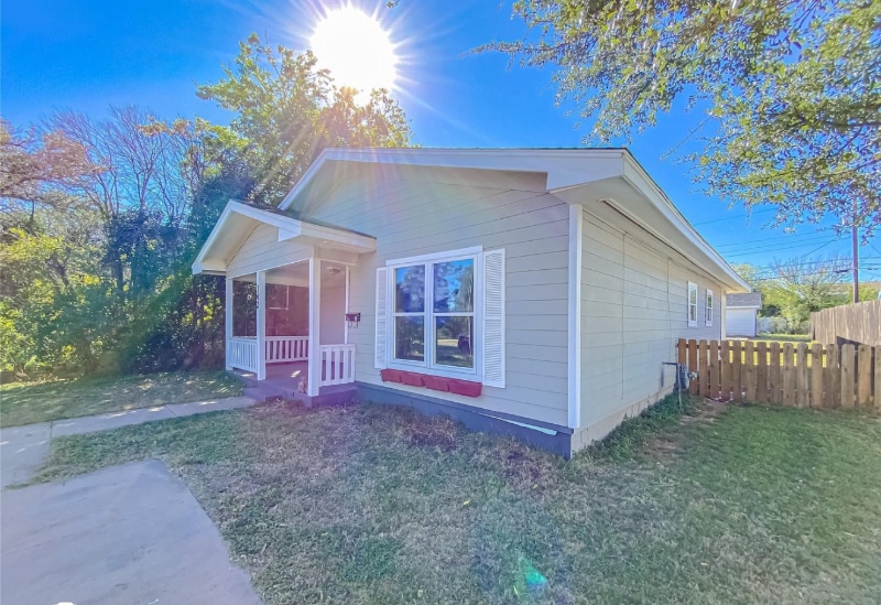 Building Photo - 342 Meander St