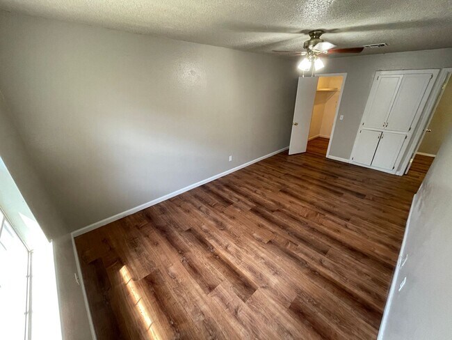 Building Photo - 3 br, 2 bath House - 2612 N Ann Arbor Ave....