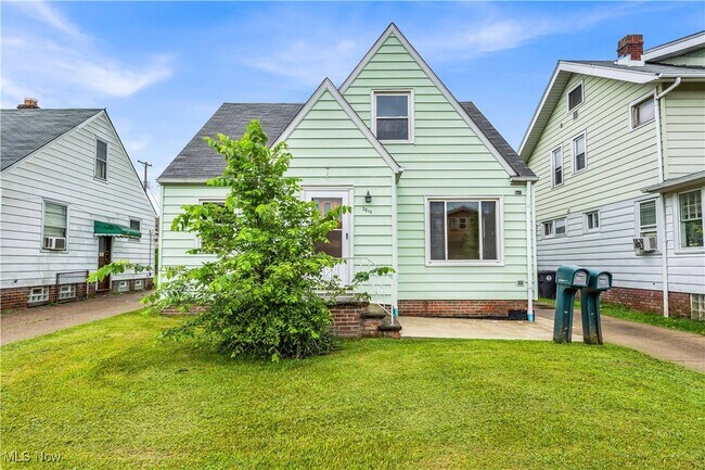 Primary Photo - 3819 W 137th St
