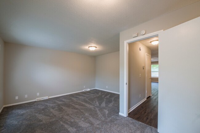 Building Photo - 5590-5592 Timber Lane Shorewood MN