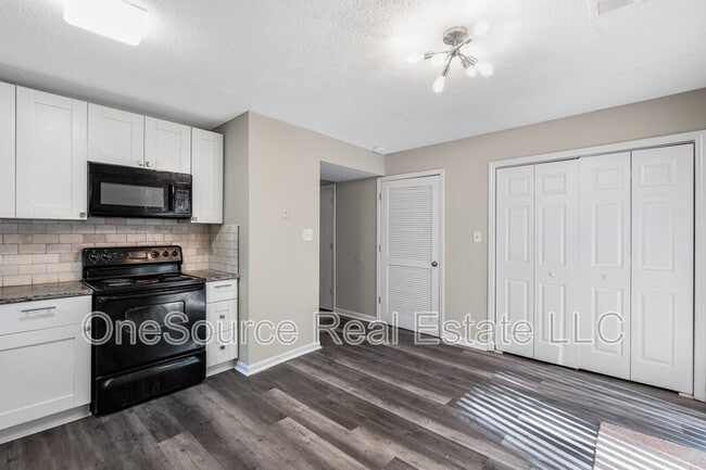 Building Photo - 2963 Lakemont Dr SW