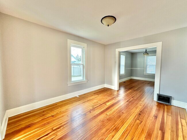 Building Photo - 1216 Garfield Ave