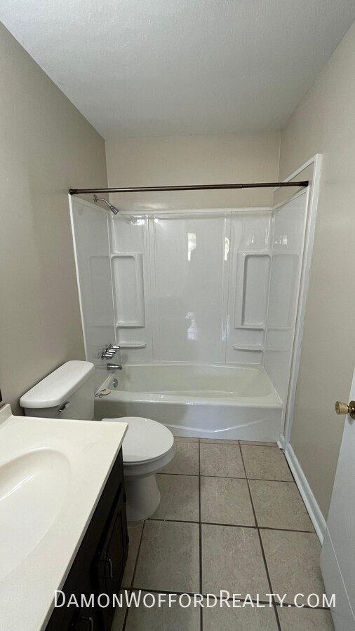 Building Photo - 242 Old Town Crossing