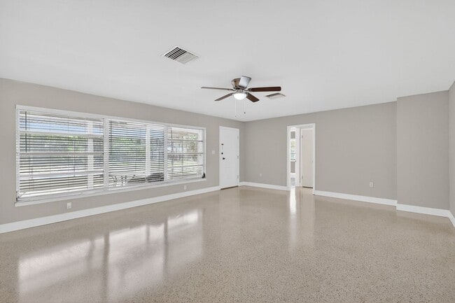 Building Photo - Fully Renovated Canal-Front Home on the Harris Chain of Lakes!