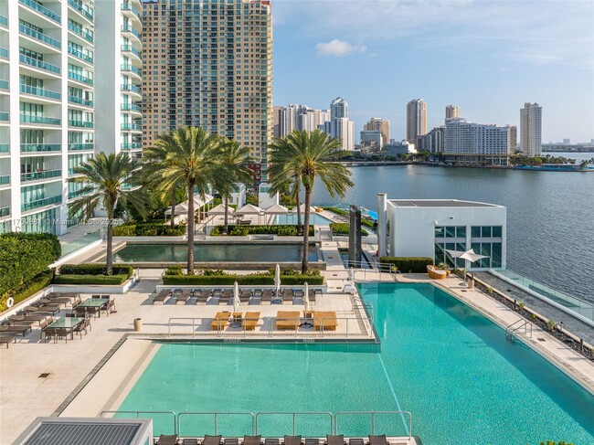 Building Photo - 1331 Brickell Bay Dr