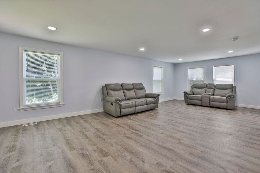 Building Photo - 151 Tolles St