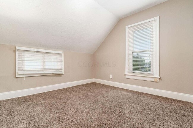 Building Photo - 2339 Summit St