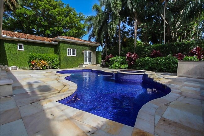 Building Photo - 1400 Alberca St