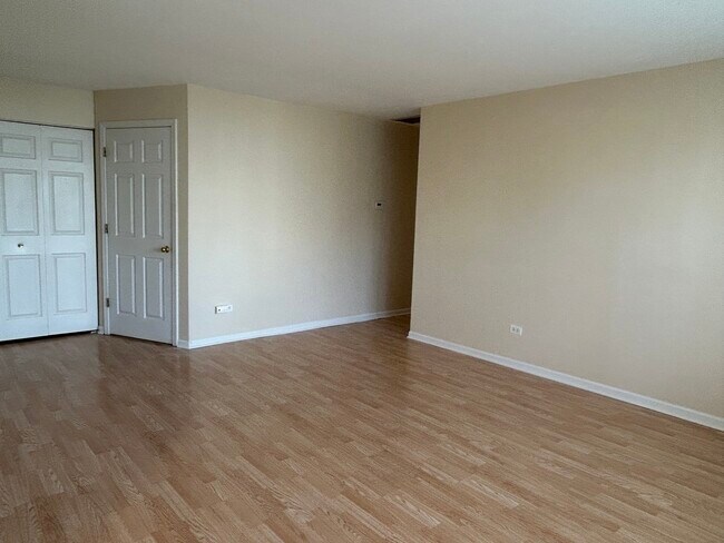 Building Photo - 1020 Chaucer Ct