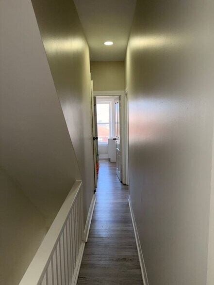 Building Photo - 328 Pattison St