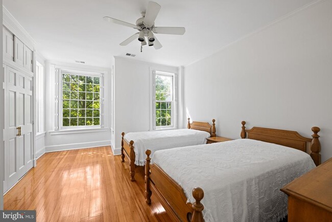 Building Photo - 1423 34th St NW