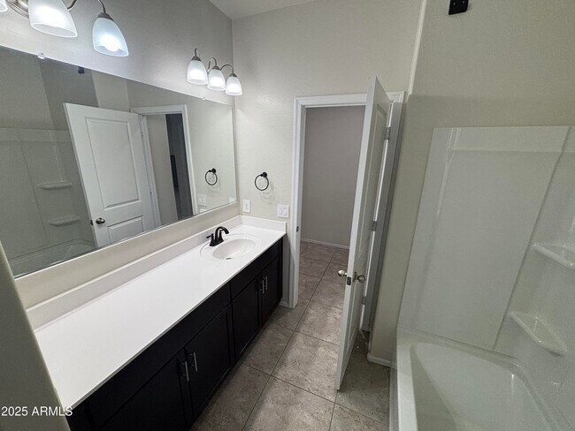 Building Photo - 9661 E Alfalfa Dr