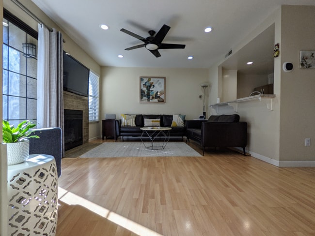 Building Photo - 328 W Sunnyoaks Ave